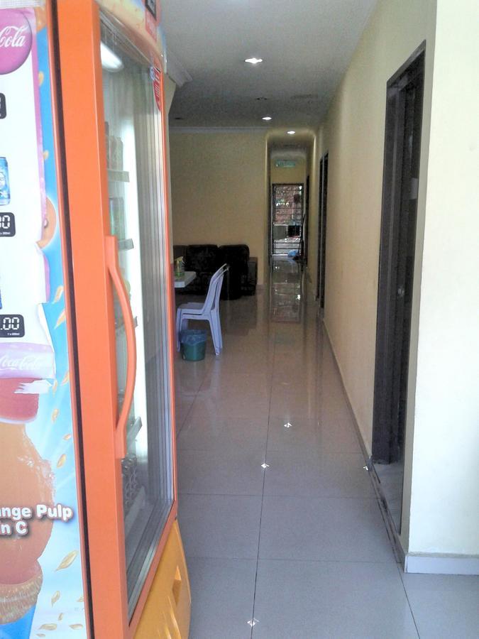 Buddy Hotel, *
