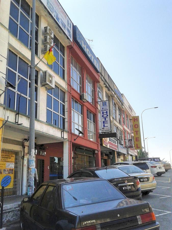 Buddy Hotel, *